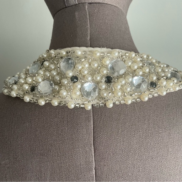 Elegant Pearl and Crystal beaded Collar Necklace - Picture 3 of 7